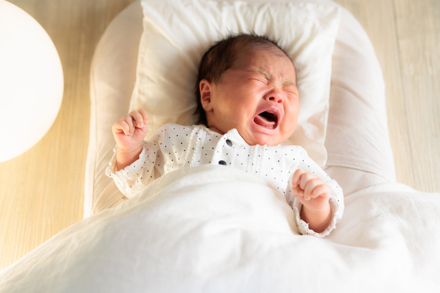 赤ちゃんが夜泣きする原因は？泣きがやまない場合の対処法、日々のお世話ポイントもご紹介の画像1