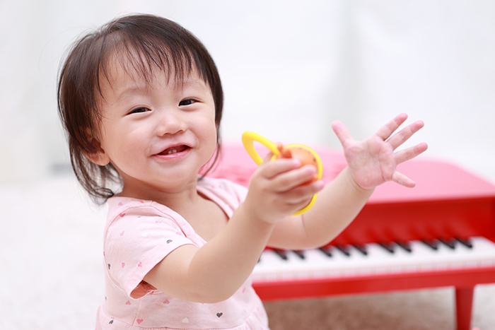 赤ちゃんはいつから笑う？笑顔の種類や、笑ってもらう方法・コツもご紹介の画像2