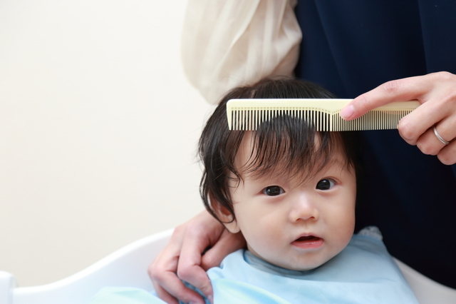 赤ちゃんの初めての散髪はいつ・どうやるの？準備したいものや切る際のポイントもご紹介の画像4