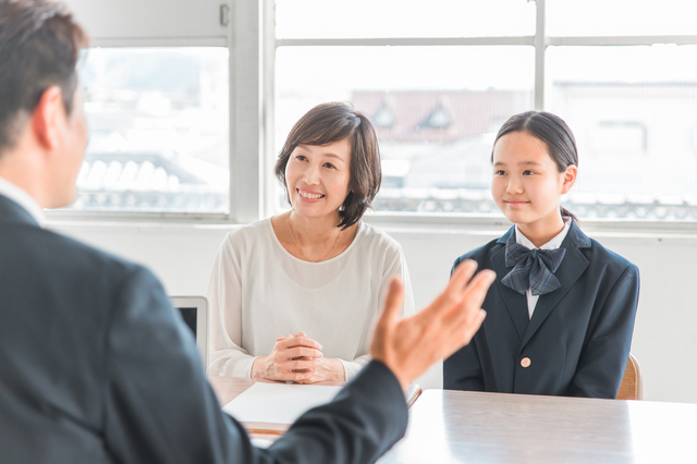 【親たちの意見】政府の少子化対策への評価は？児童手当の支給期間延長に出産の保険適用のタイトル画像