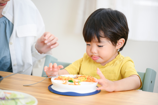 2歳児がご飯を食べないのはなぜ？美味しく食べてもらうためのコツや注意点を解説のタイトル画像