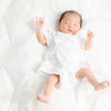 新生児が寝ないのはどうして？考えられる理由や寝かしつけるコツをご紹介のタイトル画像