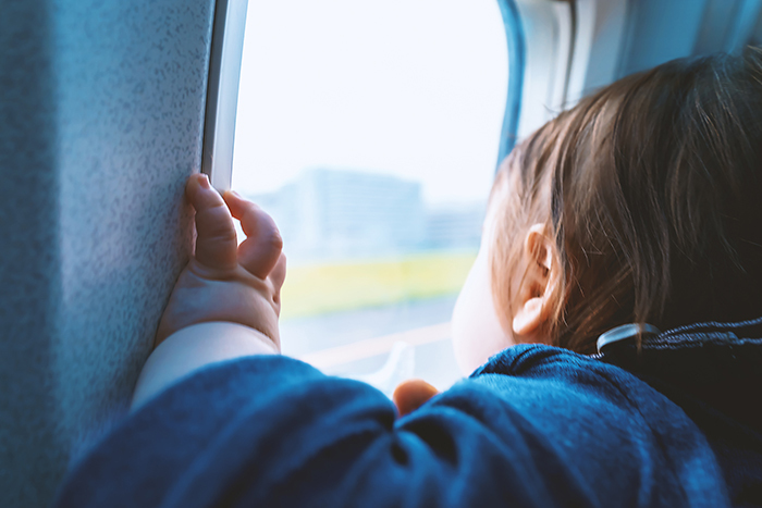 赤ちゃんはいつから飛行機に乗れる？料金や座席の選び方、持ち物もご紹介の画像5