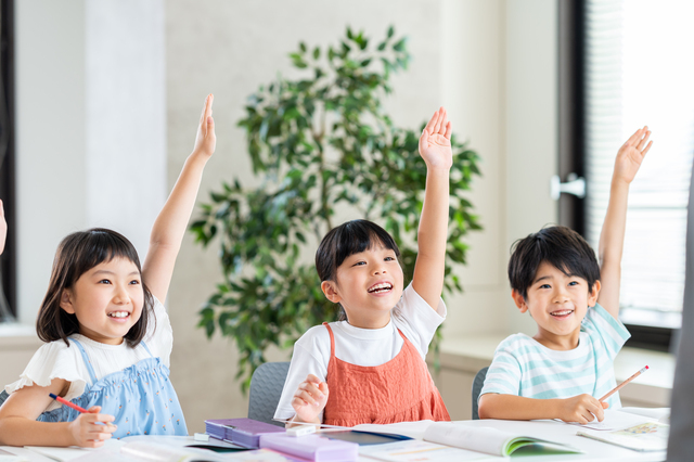 【東京都調査】小中学生の興味関心が強いのは「ゲームや動画視聴」。勉強や将来の進路に悩みのタイトル画像